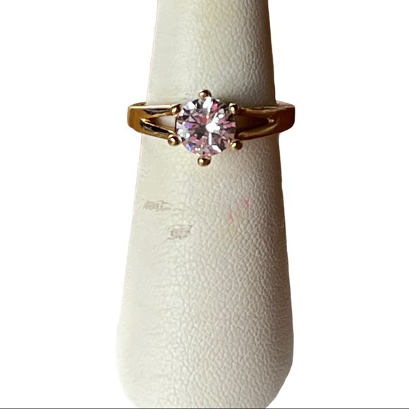 Beautiful AB raised crystal in gold tone setting - Picture 1 of 3